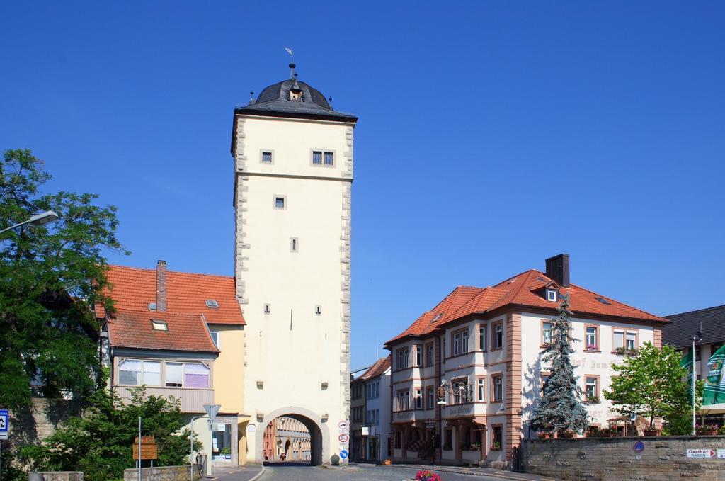 Отель Gasthof Baren Оксенфурт Экстерьер фото